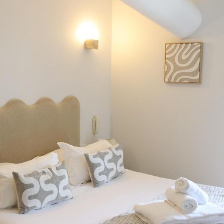 Mas Des Romarins, The Originals Relais Hotel Gordes Exterior photo