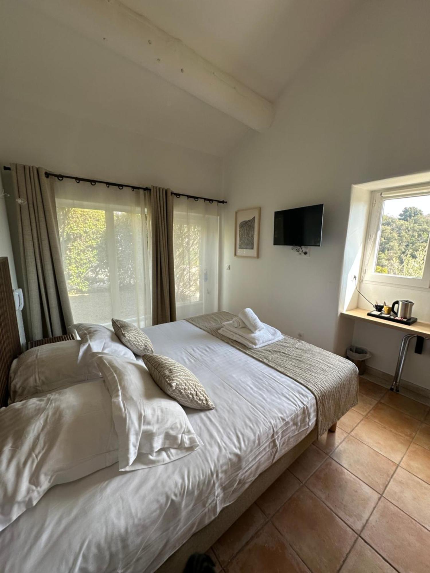 Mas Des Romarins, The Originals Relais Hotel Gordes Exterior photo