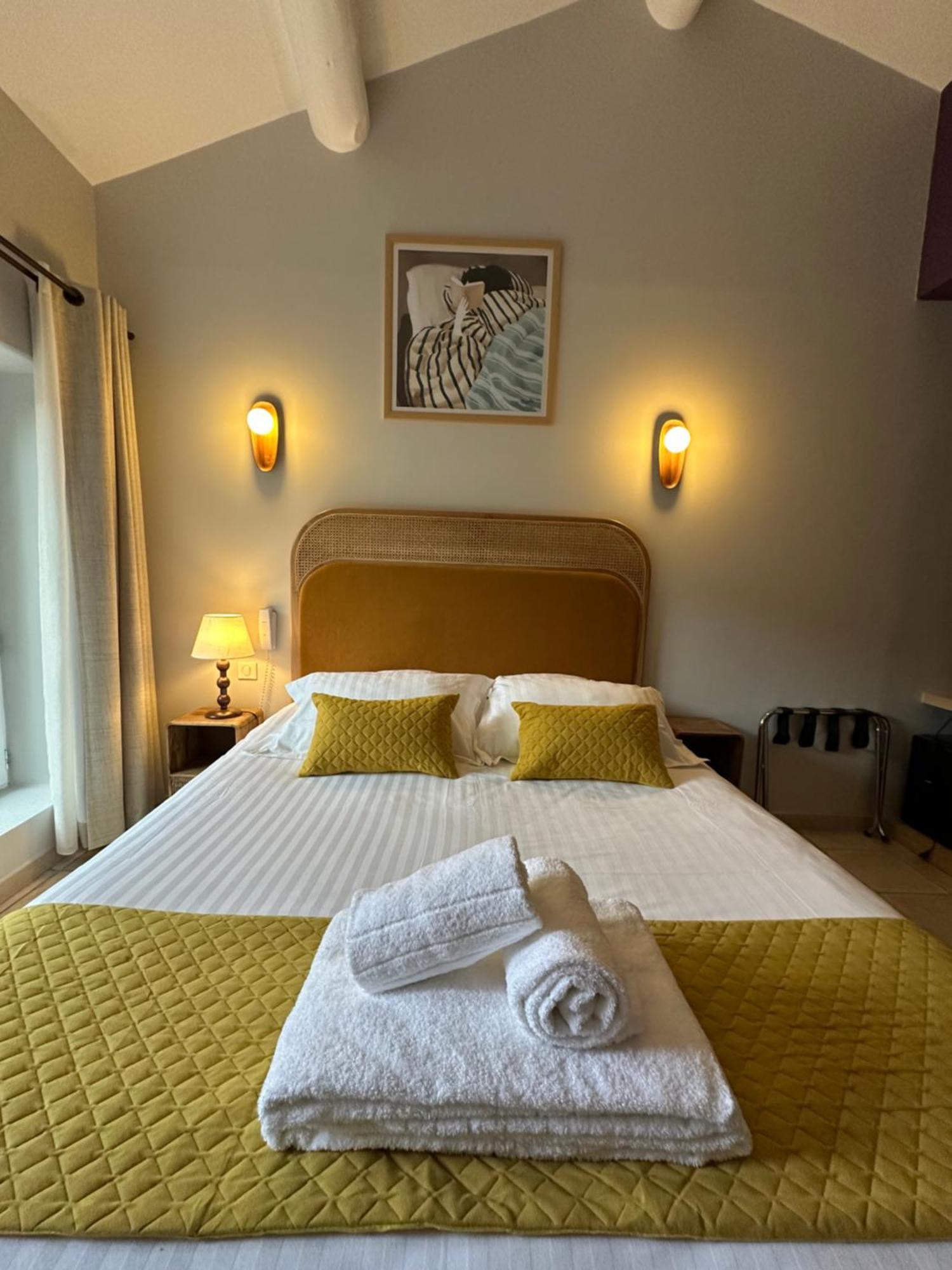 Mas Des Romarins, The Originals Relais Hotel Gordes Exterior photo