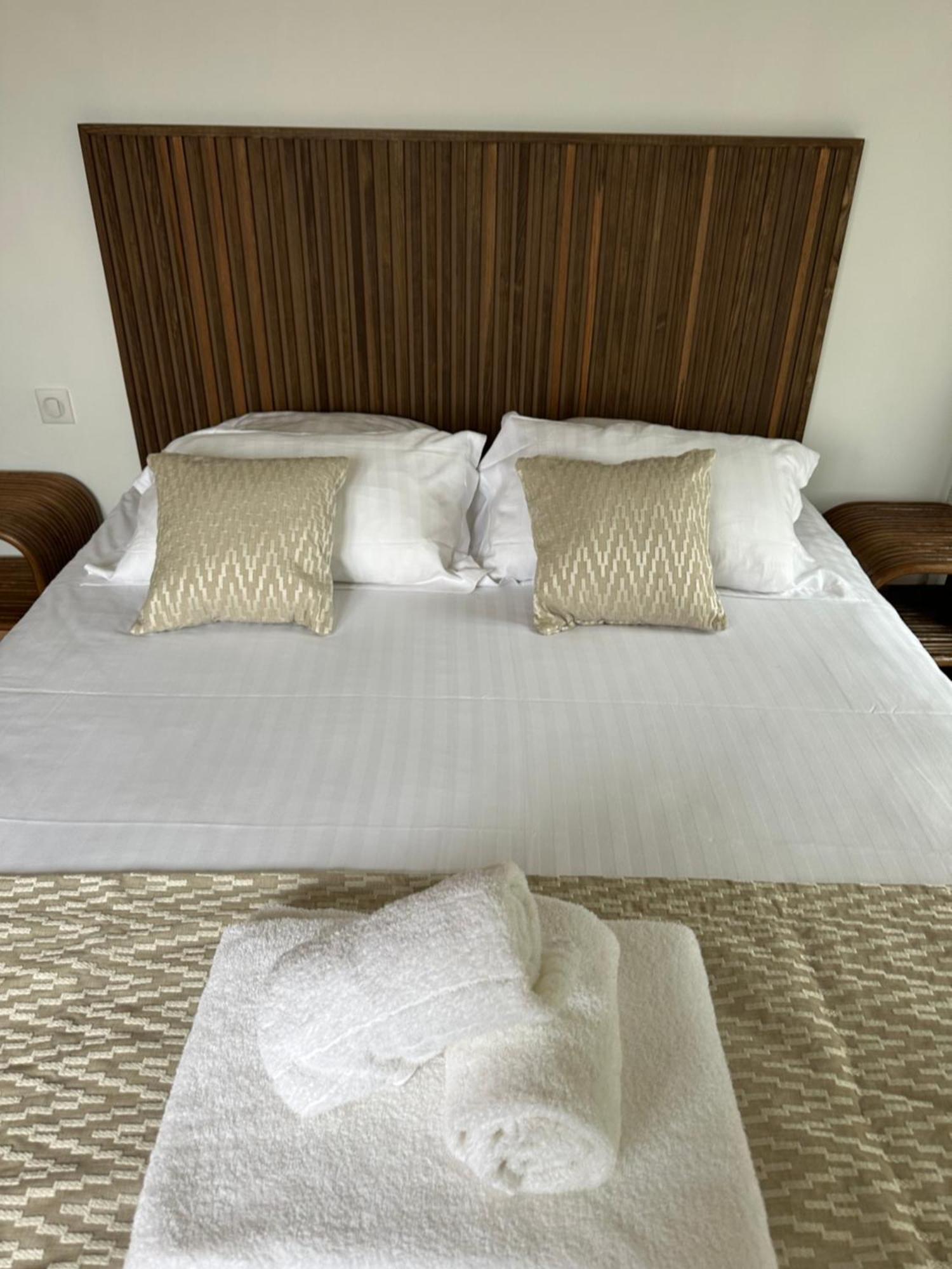 Mas Des Romarins, The Originals Relais Hotel Gordes Exterior photo