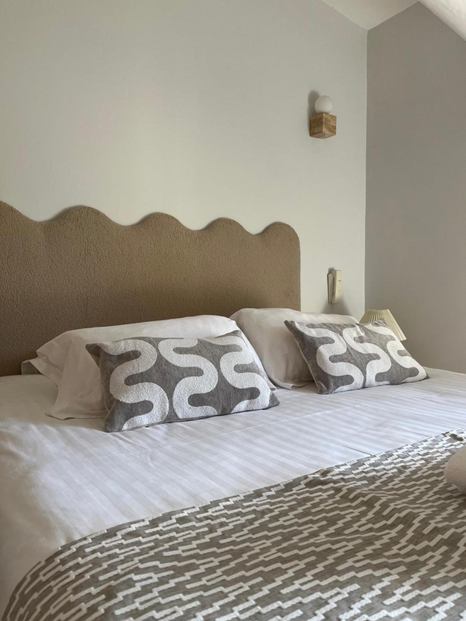 Mas Des Romarins, The Originals Relais Hotel Gordes Exterior photo