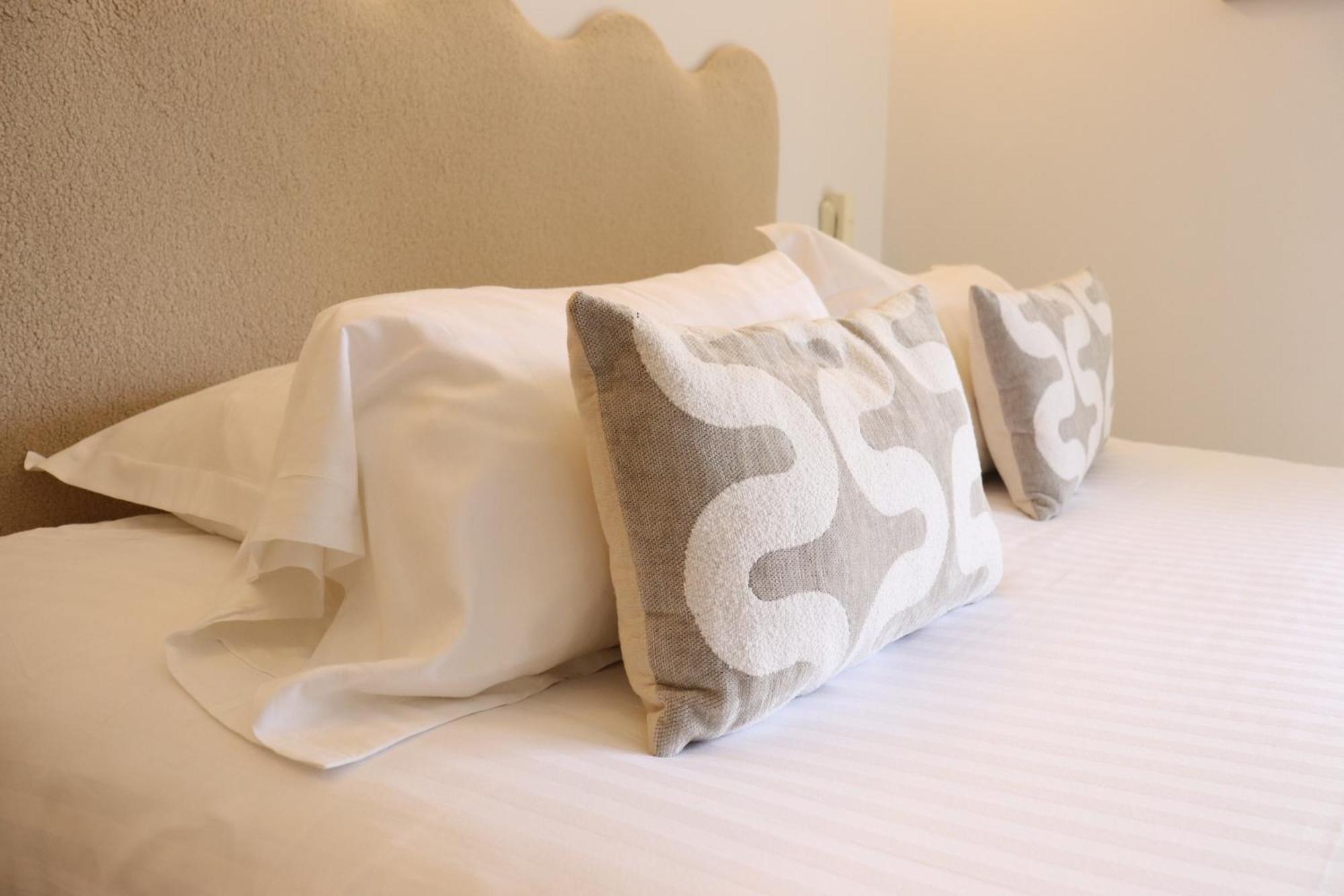 Mas Des Romarins, The Originals Relais Hotel Gordes Exterior photo