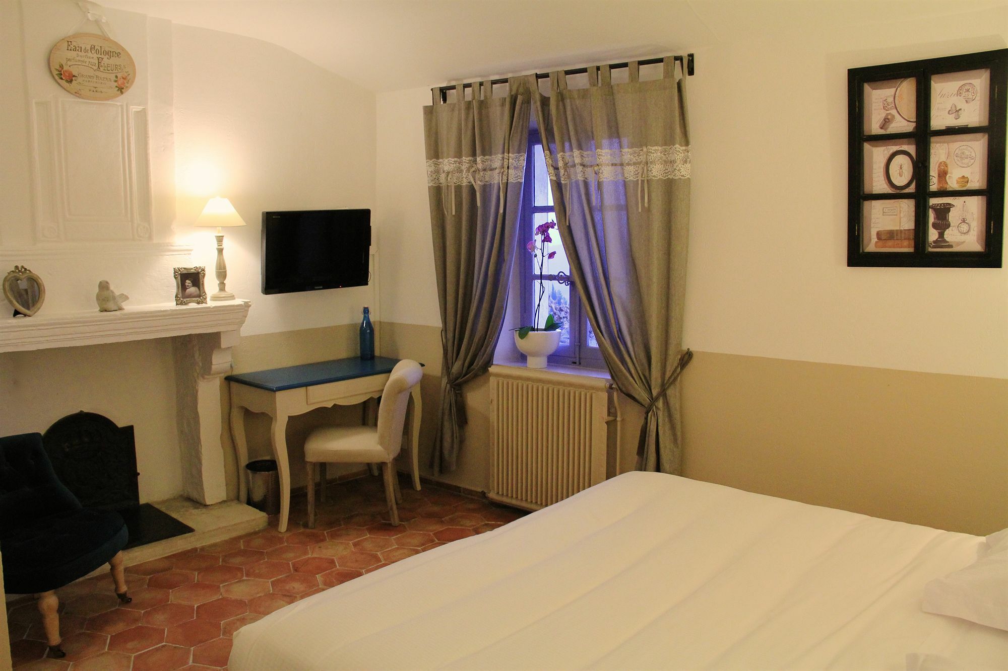Mas Des Romarins, The Originals Relais Hotel Gordes Exterior photo